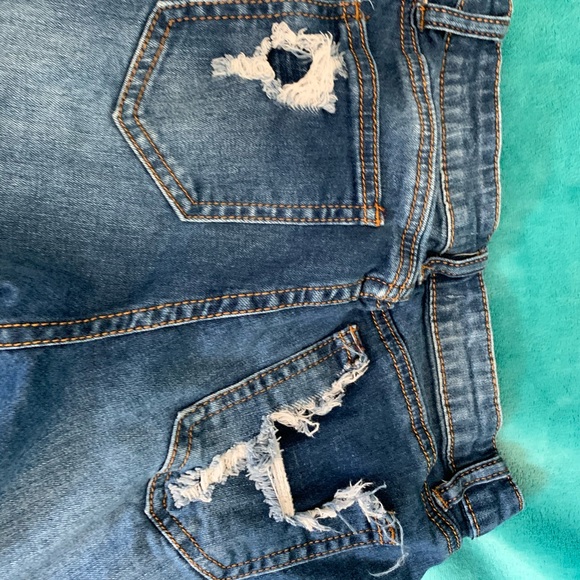 FASHION NOVA RIPPED JEANS - Picture 4 of 4